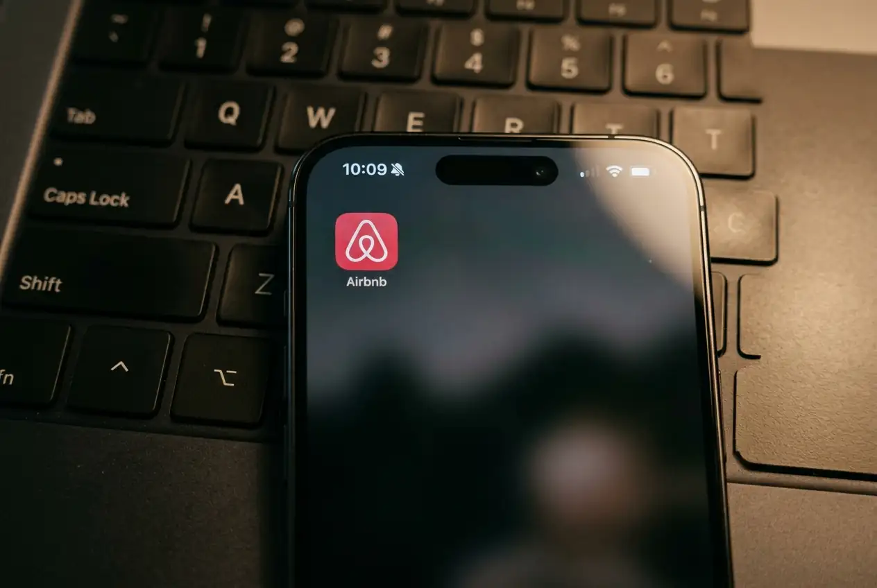 Airbnb Target Hiked to $217, Bernstein Forecasts 20% Annual Earnings Growth