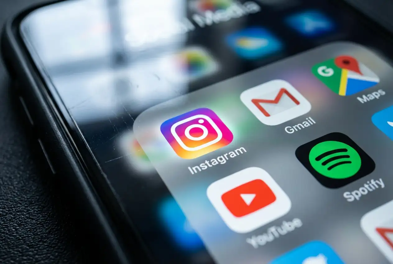 Activist Pressure Mounts on Snap: Can a Spectacles Spin-Off Unlock Value or Is It a Distraction From a Deeper Crisis?