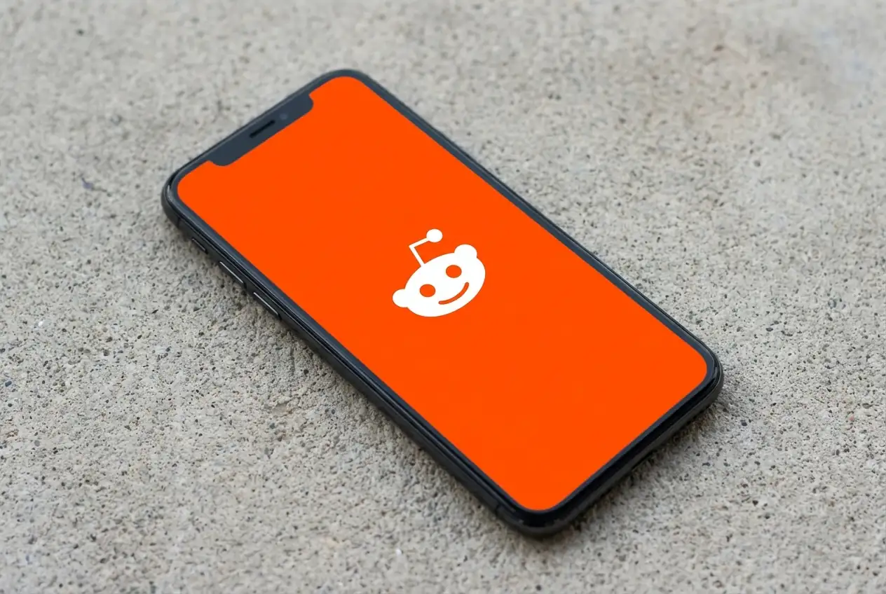 Snap projects 12% first quarter 2026 revenue growth while announcing a 16% headcount reduction to cut costs.