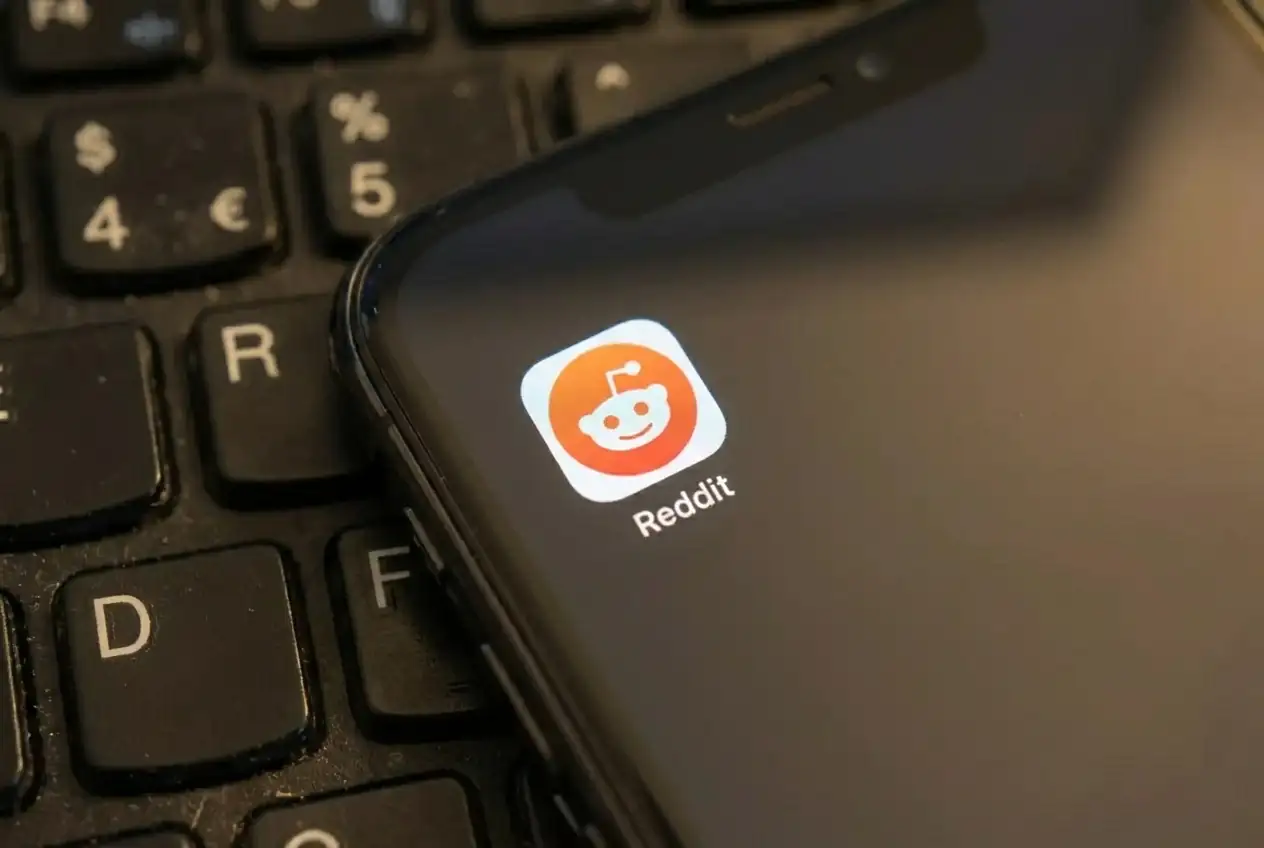 Reddit's Stock Surges 5% on Ceasefire Relief, But Two Analyst Cuts Raise a Harder Question: Can the Platform Justify Its Price Tag?