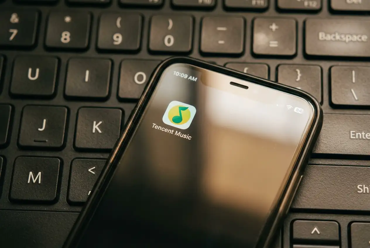 Tencent Music Plummets 20%, Hit by Shrinking Active User Base